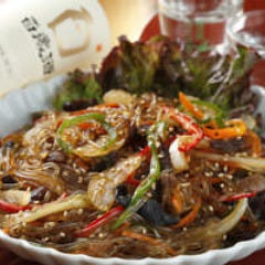 人気のチャプチェは 春雨の食感がプリプリです♪