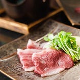 神戸牛の陶板焼きはおすすめ『寿司会席コース』『あんばい松花堂御膳』でお楽しみください。もちろん単品注文も可！口の中で溢れ出すジューシーな旨みが最高。