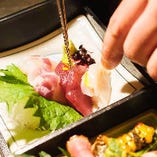 《旬の鮮魚》
脂がのった新鮮な魚介を刺身、お寿司でどうぞ