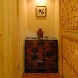　特別室２部屋をは挟んで仙台箪笥が…。