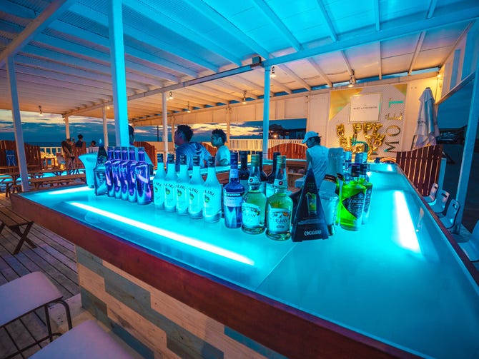 江ノ島海の家 q Seaside Lounge 江ノ島 鵠沼 ビアガーデン ぐるなび