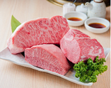 霜降りの誘惑がたまらない！最高級肉を精肉店直営ならではの価格で