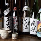 日本酒は常時40種類以上の多彩なラインナップ