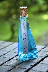 京料理 清和荘_　当館が特別に北川本家の「冨翁」さんに蔵出ししていただいている純米大吟醸の「清和のしづく」です。伏見の名水で引いた「ダシ」にぴったりのお料理とベストマッチのお酒です。食前から食中までオールマイティーが特徴です。（￥1500/180ml）