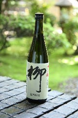 京料理 清和荘_　伏見でも最も古い蔵のひとつ「月の桂」増田徳兵衛商店の純米大吟醸です。独特の飲み口とその余韻はさすが「月の桂」のお酒です。エールフランスには日本酒といえばこのお酒が提供されます。世界に認められた伏見の清酒です。（￥1800）