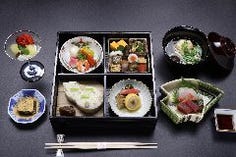 松花堂弁当　鶴