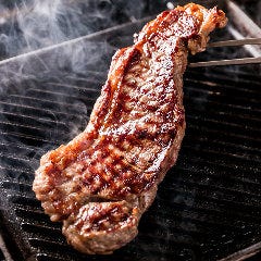 ワイン片手に、ジューシーなお肉の旨みをご堪能ください♪
