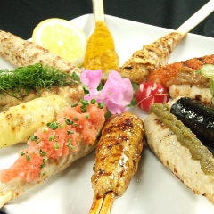 おすすめは様々な味を楽しめる手こねつくね串★違う味に冒険も◎