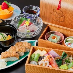 新鮮な海の幸や旬食材を使った京料理