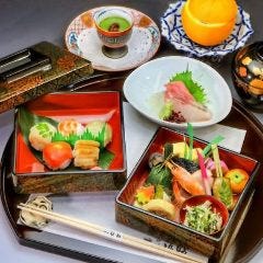 【平日お昼・座敷席ご利用可】二段重や手まり寿司、ぐじ三宝柑蒸しなど季節を愉しむ『春のおとずれ御膳』
