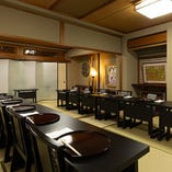 【2階・座敷席】お席のレイアウト自在。様々な宴席にどうぞ（30名様まで）