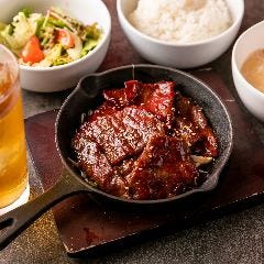 ランチもお肉たっぷり♪自慢の味を気軽に堪能◎