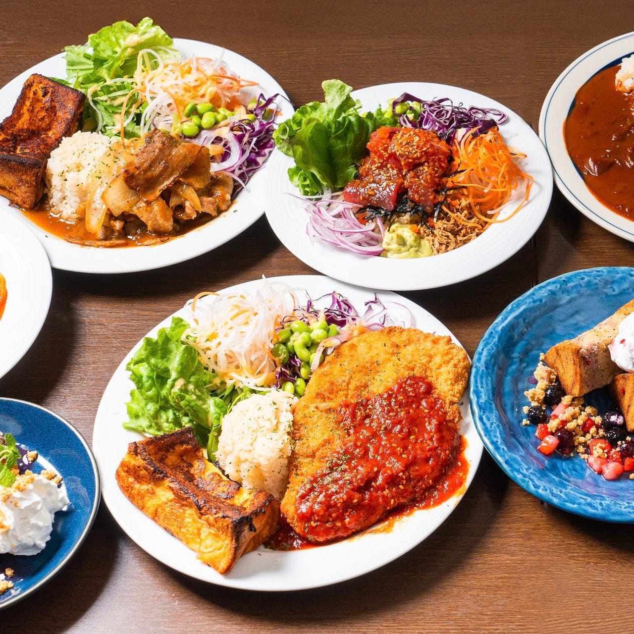 路地 裏 カフェ