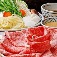 ダシで楽しむしゃぶしゃぶは、牛・豚・鶏から選べます
