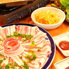 30年以上変わらないファンも多いサムギョプサルも人気！