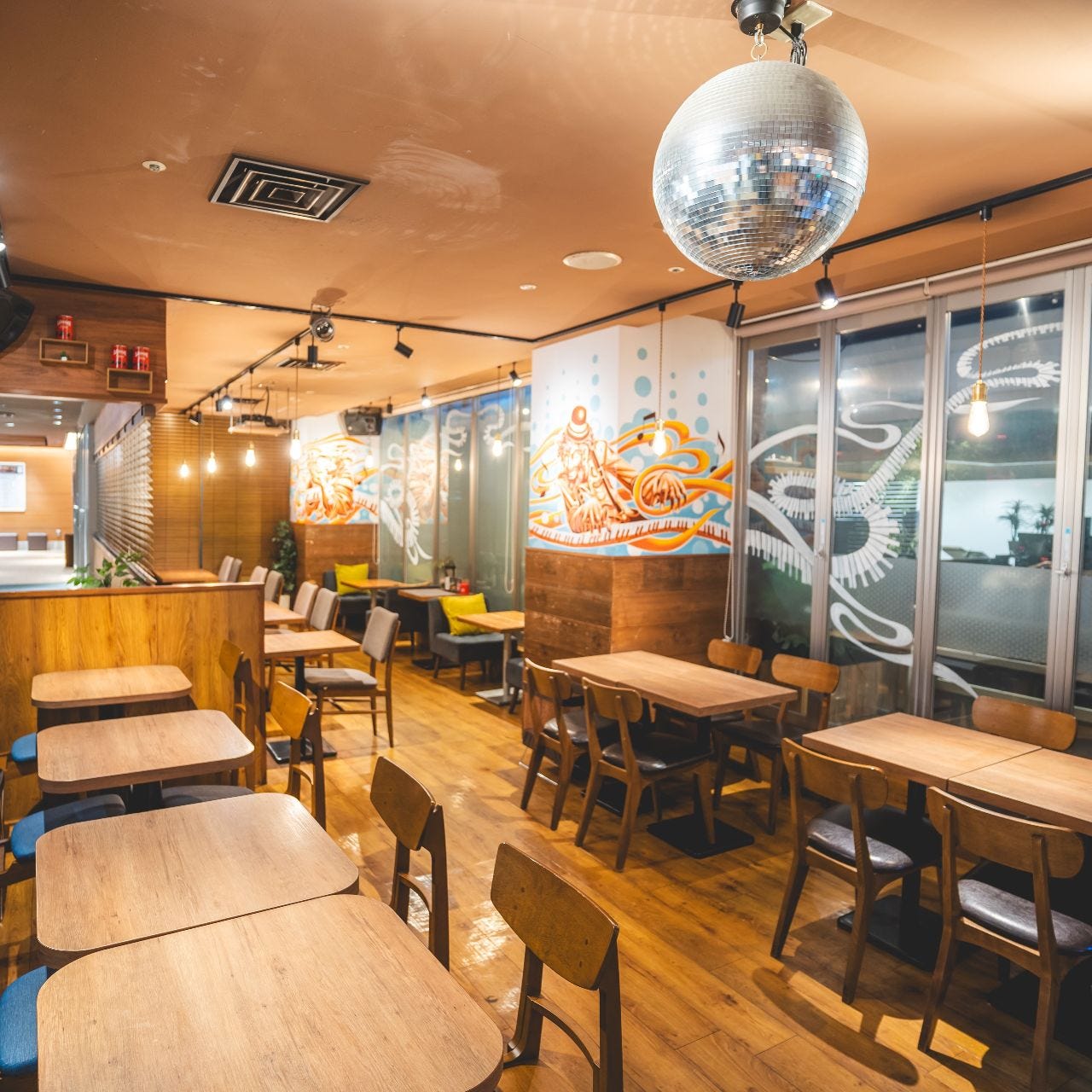 ウォールアートがおしゃれなデザイナーズ空間