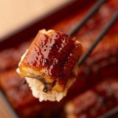 焼き鳥だけでなく 本格的な鰻も楽しめる。