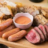 肉居酒屋が提供する「肉盛りプレート」は大人気＆オススメ！