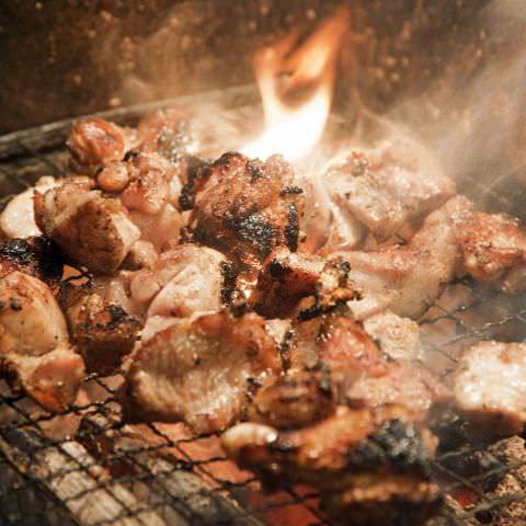 100％リピートの地頭鶏もも炭火焼は絶品！柔らかく香ばしい♪