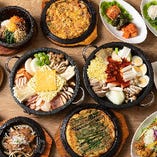 人気の食べ放題プランは、石鍋やチキン、チヂミやビビムパなど多彩な韓国料理を満喫できます！