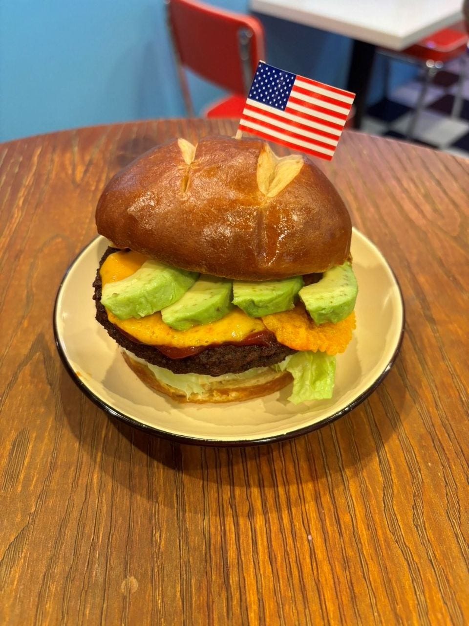 American Diner EMILY Akasakaのアボカドチーズバーガー