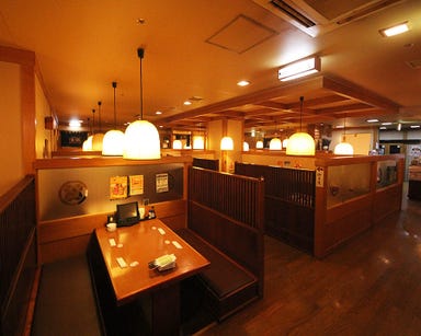寿司と居酒屋魚民 金山北口駅前店  店内の画像