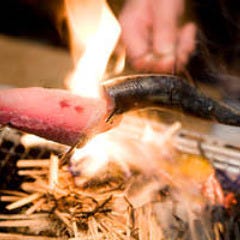 名物“わら炙り刺” 薫製にしたみたいにほのかに香る味