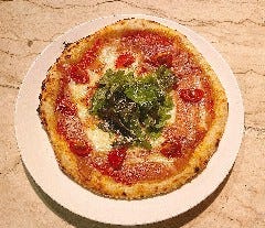 ニクバル クオン_生ハムとトマトのPIZZA