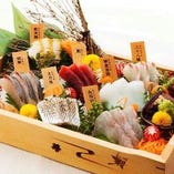 仙台市場直送の鮮魚をふんだんに使ったお刺身です。