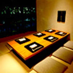 外苑前 僖成_　個室は2室　各々が過ごす御食事のひと時を。