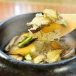 【三陸産鮑を季節野菜と炊き込む極上の土鍋御飯】