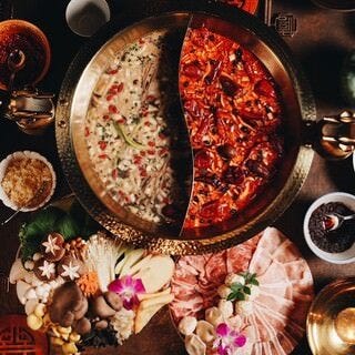 薬膳火鍋 灯華_日本人向けに開発した2種類のスープ