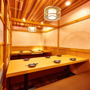 完全個室 旨い魚とレモンサワー トロ匠 新宿三丁目店 店内の画像