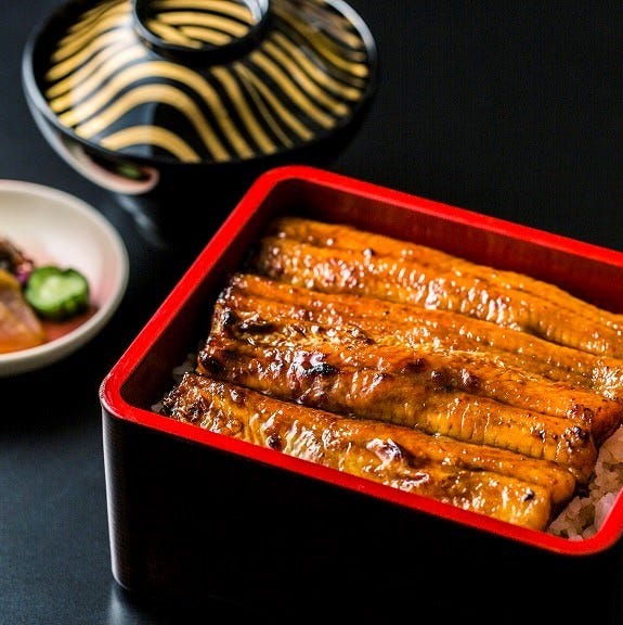 お重の中に敷き詰められたうな重