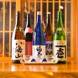 日本酒は、地元兵庫の地酒と全国の銘柄をバランスよく取り揃えています