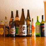 瓶ビール、日本酒、焼酎、ワイン、ウイスキーと、種類豊富な飲み放題ドリンク