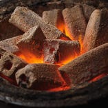 当店は、七輪の炭火で焼き上げるスタイル。豊かな炭火の風味も一緒にお楽しみください。