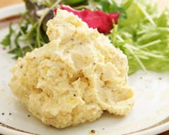 燻製玉子・燻製沢庵入り 大人の燻製ポテトサラダ