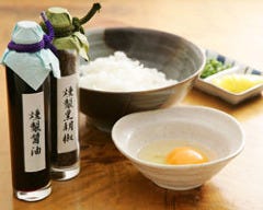 「燻製 卵かけごはん」 燻製の卵に 燻製の醤油をかけて。
