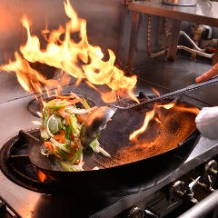 料理長が腕を振るう！本場の味 日替わりの逸品料理もおすすめ