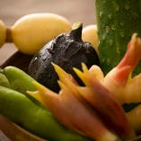 《旬の味》
大阪野菜や季節野菜、淡路直送の食材を使用します