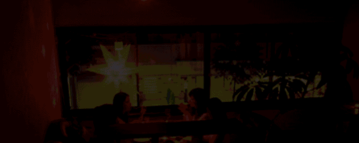 Ω Cafe 横浜・桜木町店