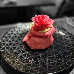 極上の和牛肉ケーキございます。記念日・お誕生日等のご利用に♪