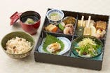 平日昼のみ　1日10食限定　花小箱　1,200円（税込）