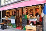 パリの日常を切り取ったオシャレな店内で。