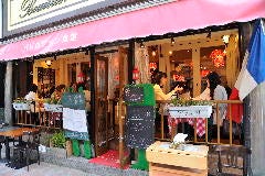 パリのワイン食堂