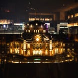 【夜景】東京駅の夜の姿が見える特等席（個室ではありません）