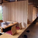 【2F　掘りごたつ個室】西川の景観が望める半個室席。最大24名程度のご宴会も