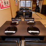 【2階・個室テーブル席／10～18名様】伸長式テーブルで使い勝手の良い広めの個室