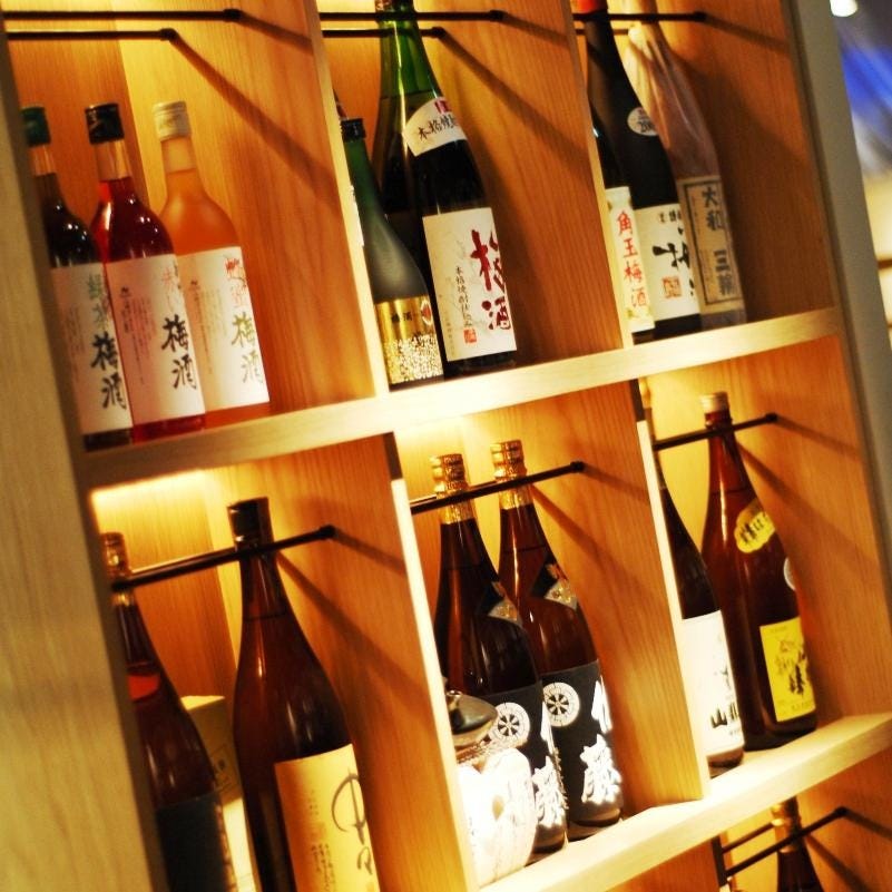 日本酒をはじめ、焼酎、梅酒、果実酒も豊富に取り揃えています。
